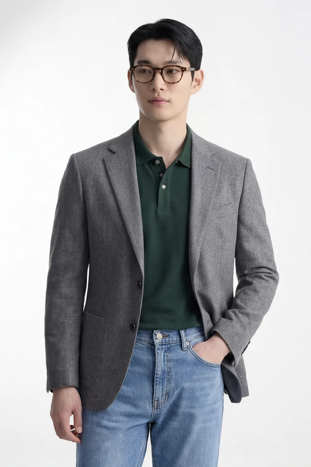 นายแบบใส่หมวก RUDEDOG กับลุคสตรีทสีดำตามคอนเซปต์แบรนด์