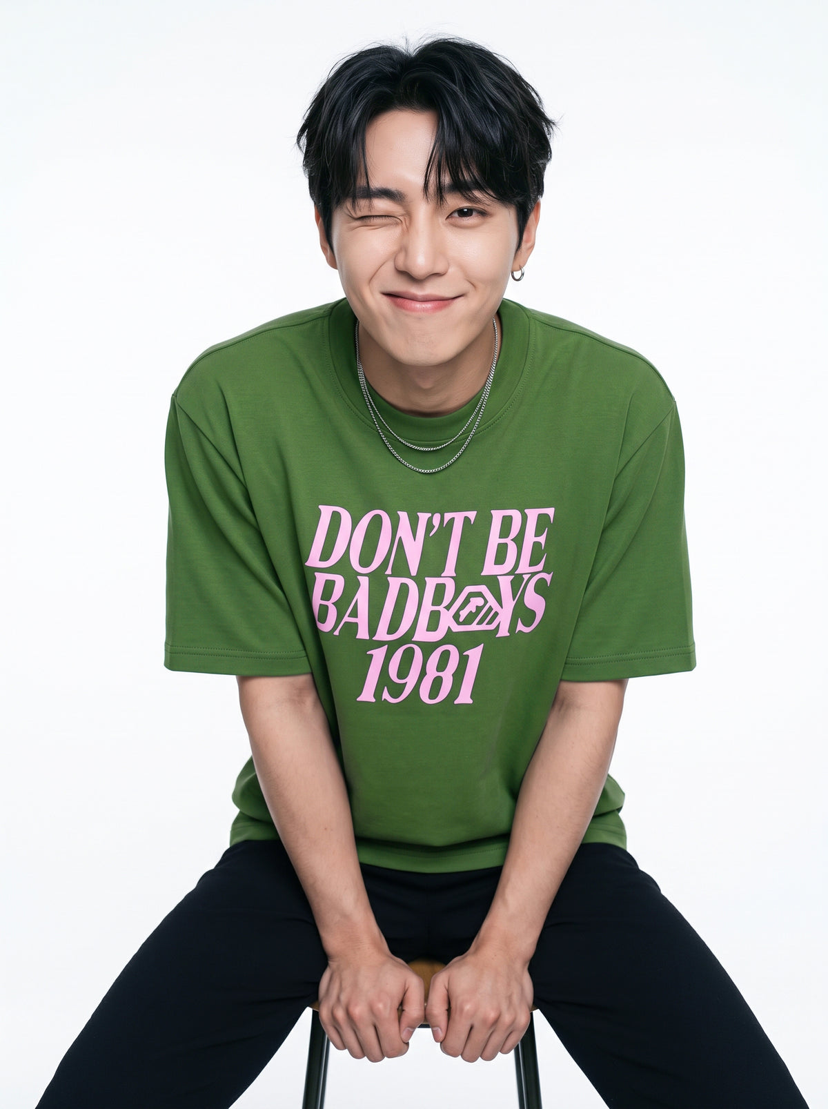 นายแบบสวมเสื้อ GOODBOY