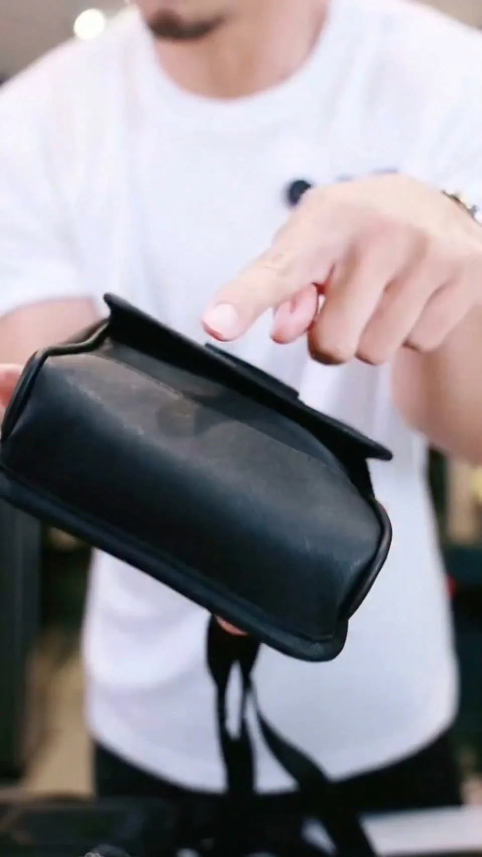 รายละเอียดผิววัสดุด้านข้างของ MOBILE PRO